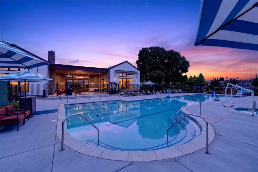 2006 Red Oak Drive Hollister, CA 95023