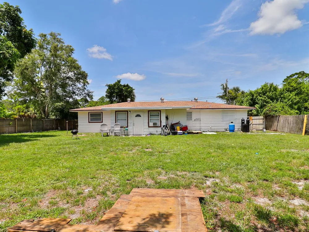 3024 W Dixie Boulevard Fort Pierce, FL 34946
