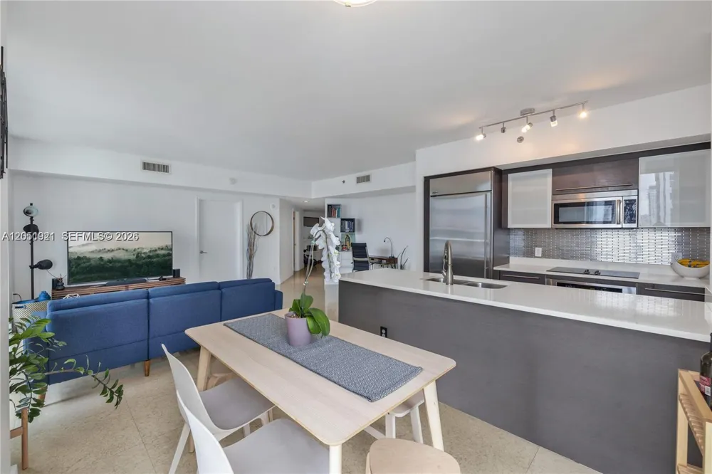 55 SE 6th St #2001 Miami, FL 33131