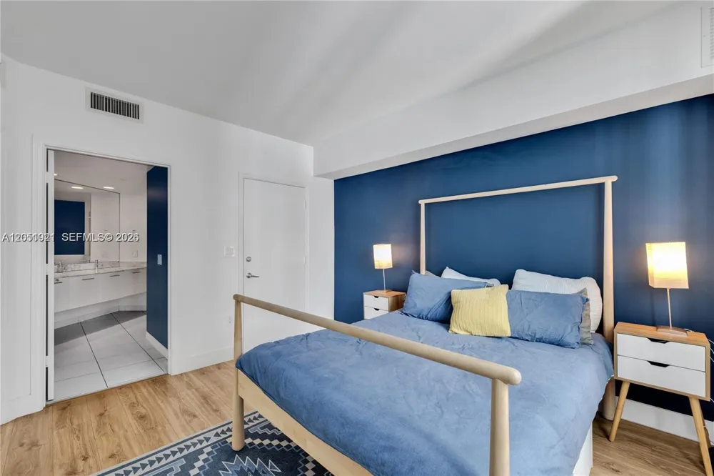 55 SE 6th St #2001 Miami, FL 33131
