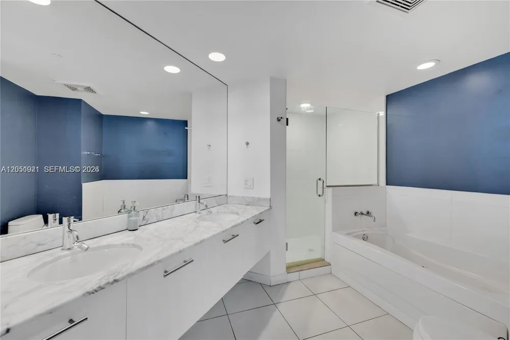 55 SE 6th St #2001 Miami, FL 33131