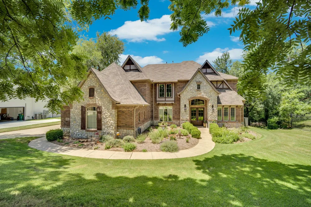 1811 Magic Valley Lane Cedar Hill, TX 75104