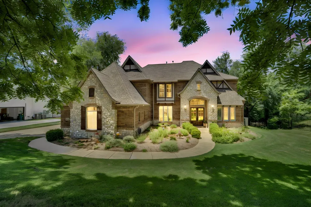 1811 Magic Valley Lane Cedar Hill, TX 75104