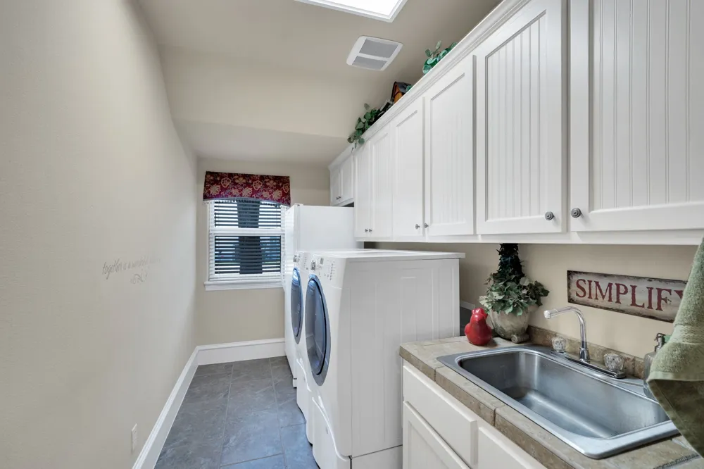 1811 Magic Valley Lane Cedar Hill, TX 75104