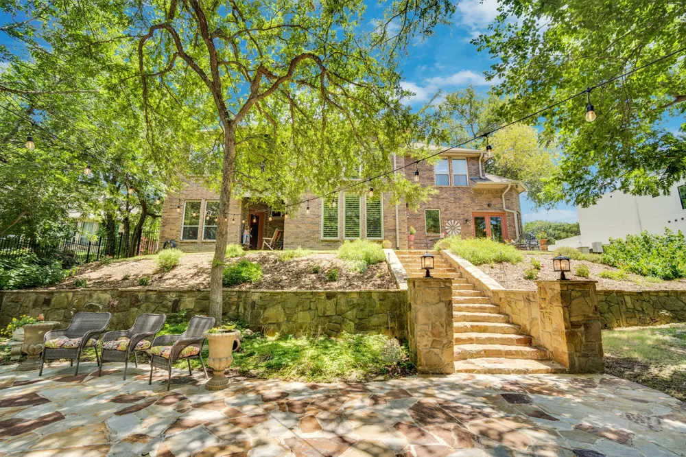 1811 Magic Valley Lane Cedar Hill, TX 75104