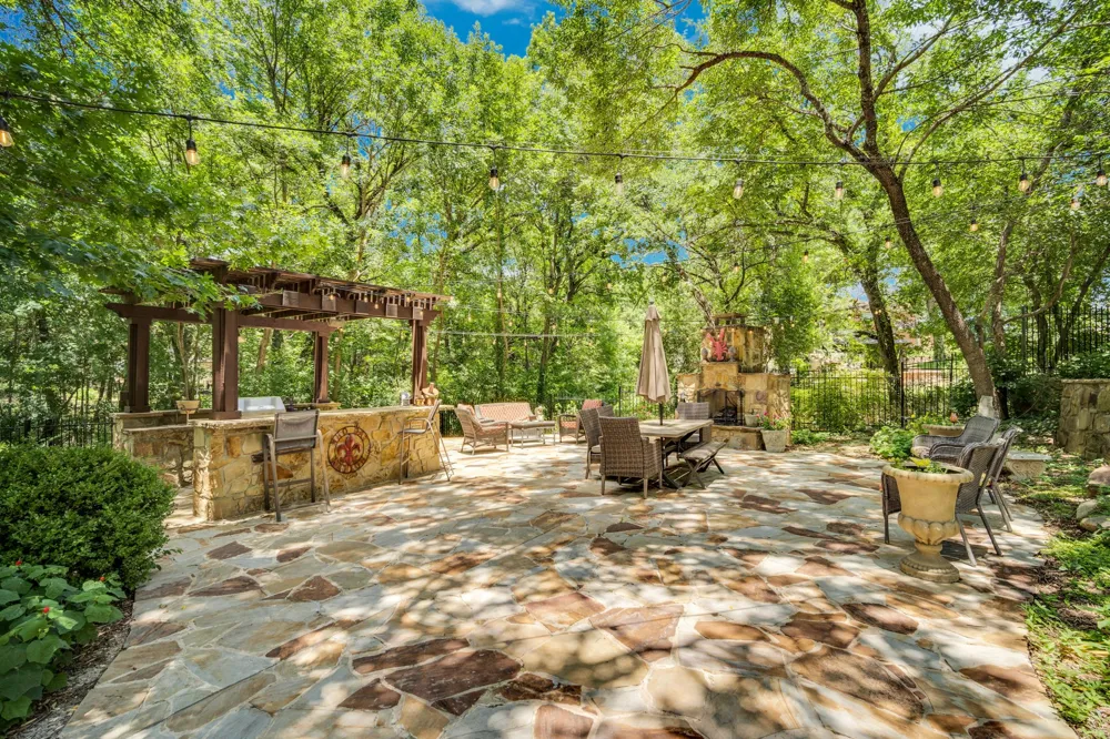 1811 Magic Valley Lane Cedar Hill, TX 75104