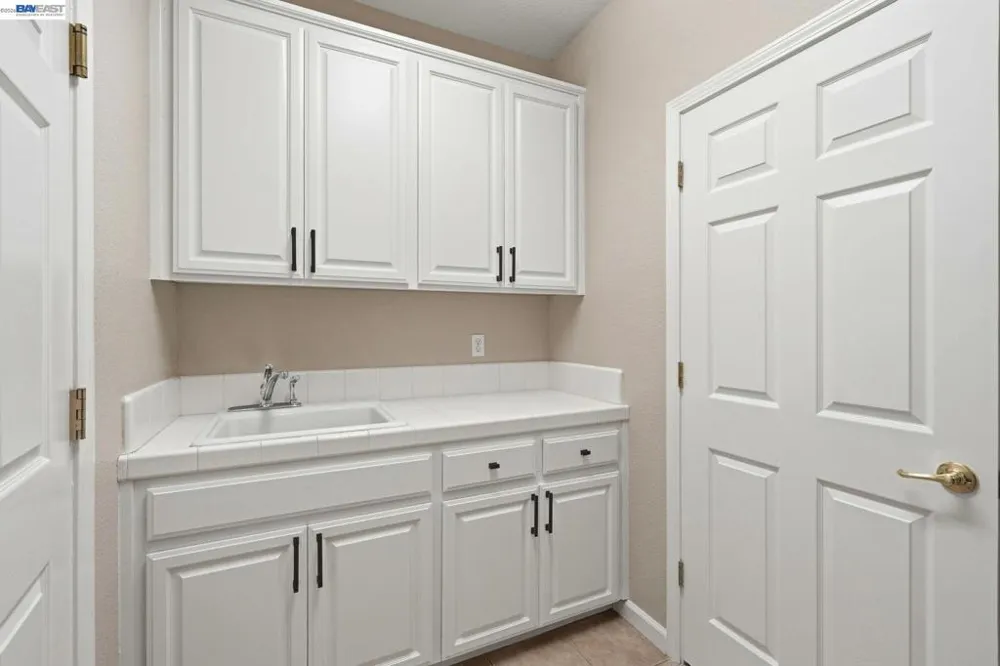 1532 Sophie Ln Escalon, CA 95320