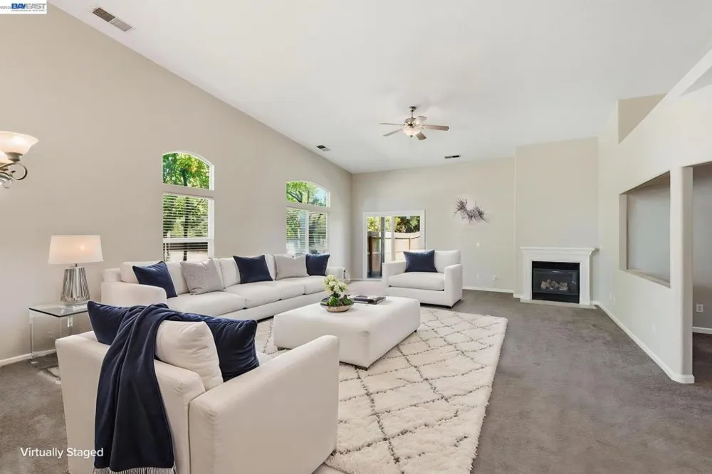 1532 Sophie Ln Escalon, CA 95320