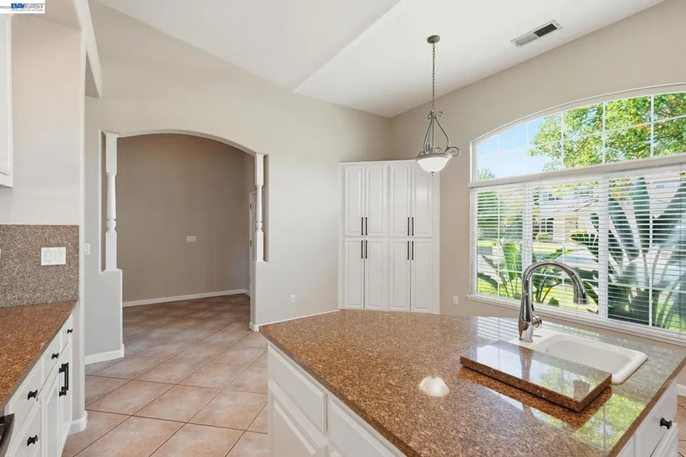 1532 Sophie Ln Escalon, CA 95320