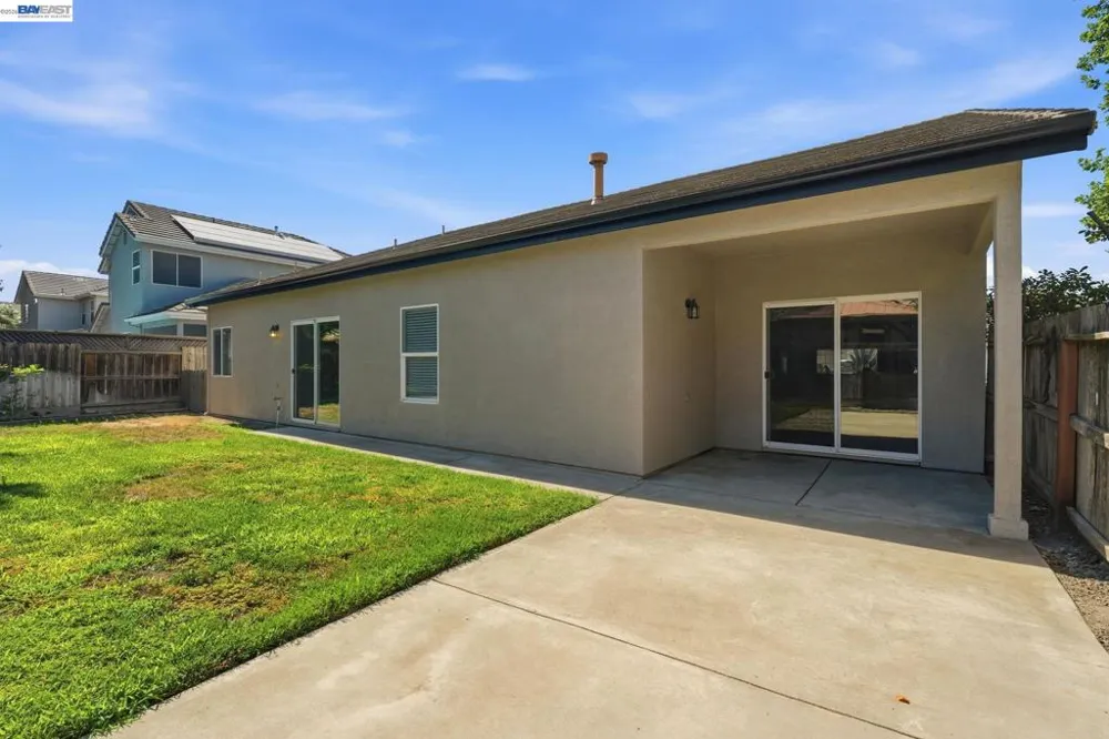 1532 Sophie Ln Escalon, CA 95320