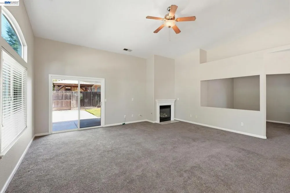 1532 Sophie Ln Escalon, CA 95320
