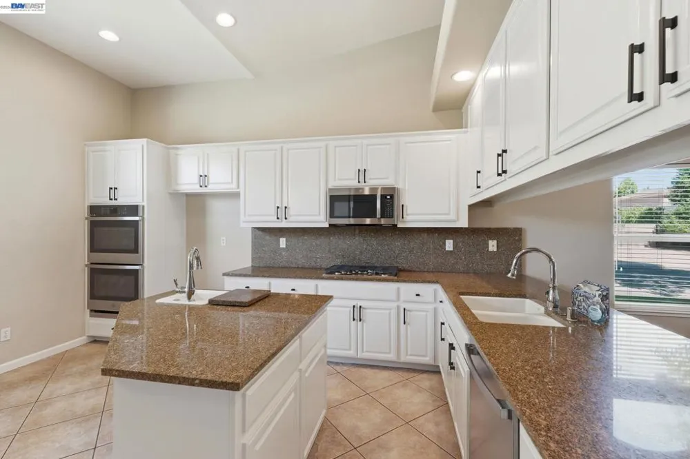 1532 Sophie Ln Escalon, CA 95320