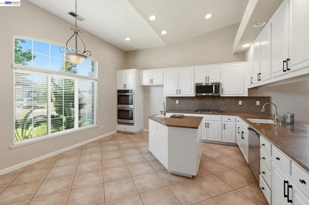 1532 Sophie Ln Escalon, CA 95320