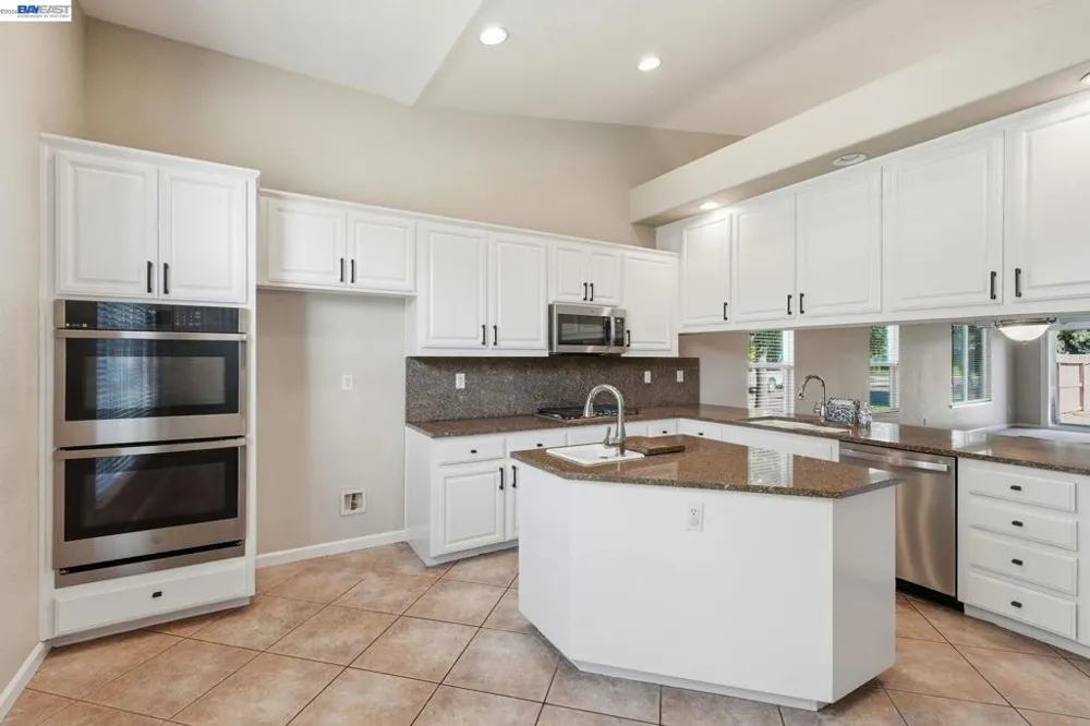 1532 Sophie Ln Escalon, CA 95320