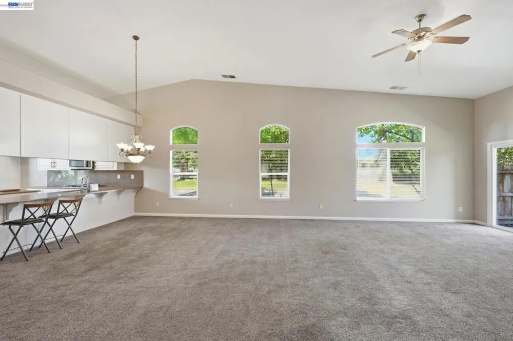 1532 Sophie Ln Escalon, CA 95320