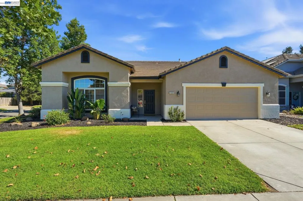 1532 Sophie Ln Escalon, CA 95320