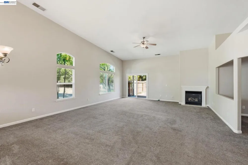 1532 Sophie Ln Escalon, CA 95320