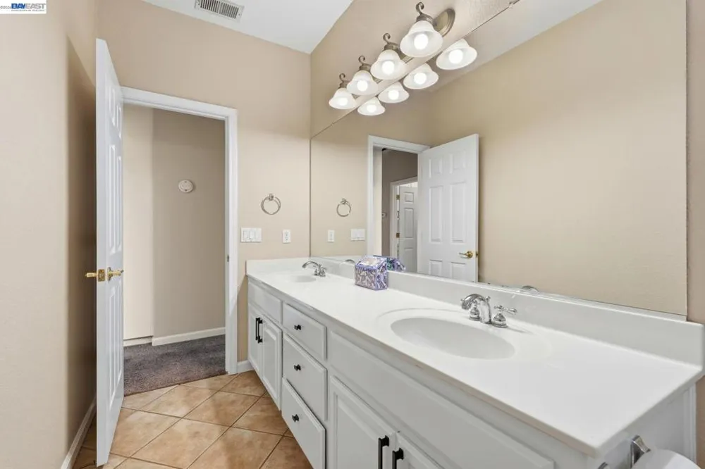 1532 Sophie Ln Escalon, CA 95320