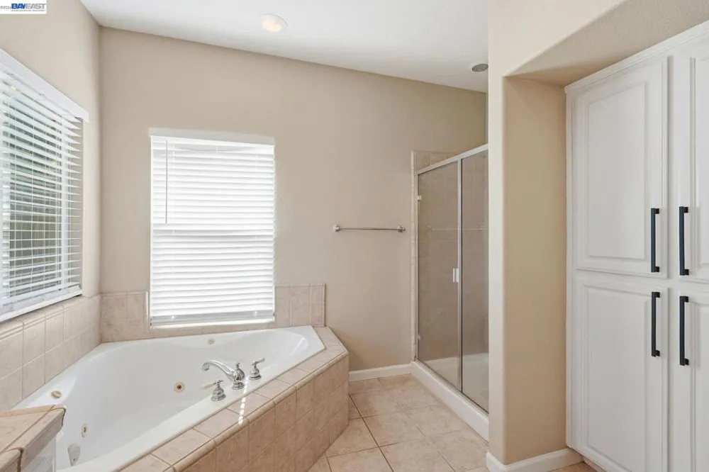 1532 Sophie Ln Escalon, CA 95320