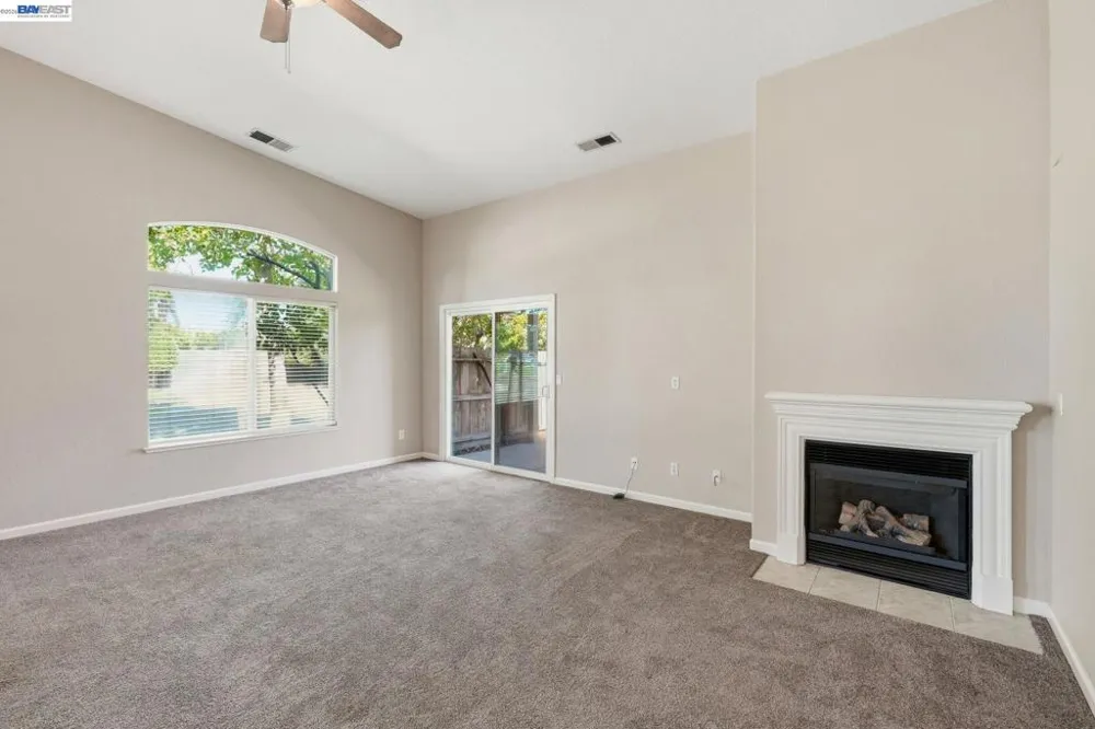 1532 Sophie Ln Escalon, CA 95320