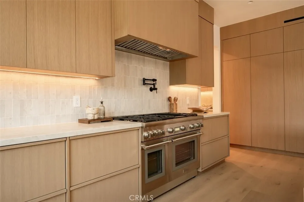 10433 Valley Spring Lane Toluca Lake, CA 91602