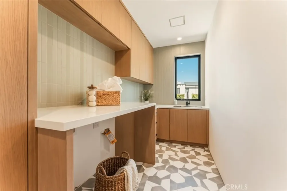 10433 Valley Spring Lane Toluca Lake, CA 91602