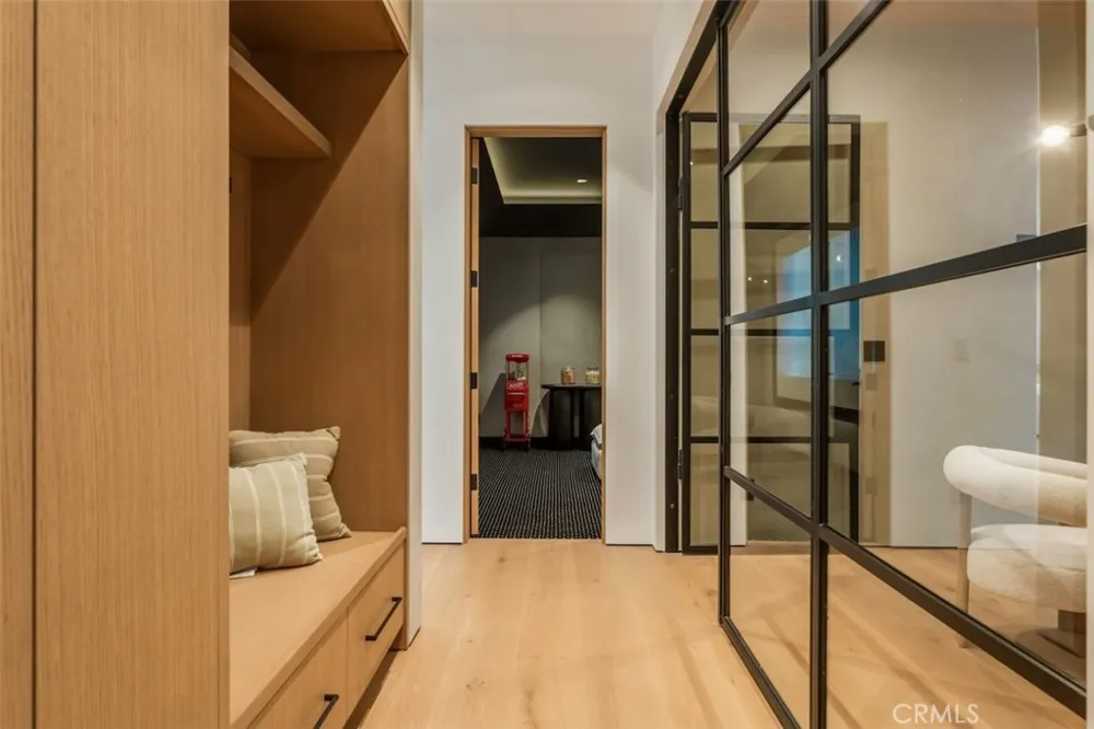 10433 Valley Spring Lane Toluca Lake, CA 91602