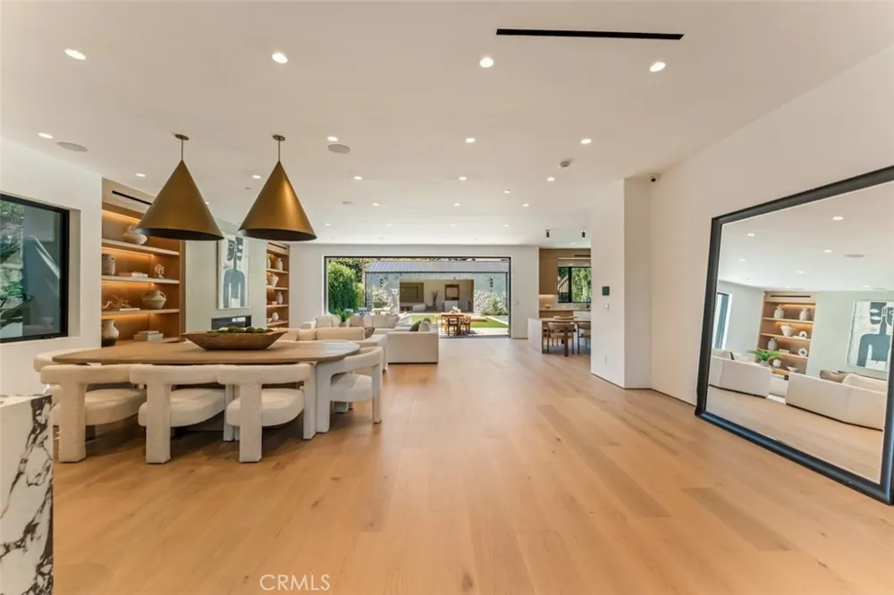 10433 Valley Spring Lane Toluca Lake, CA 91602