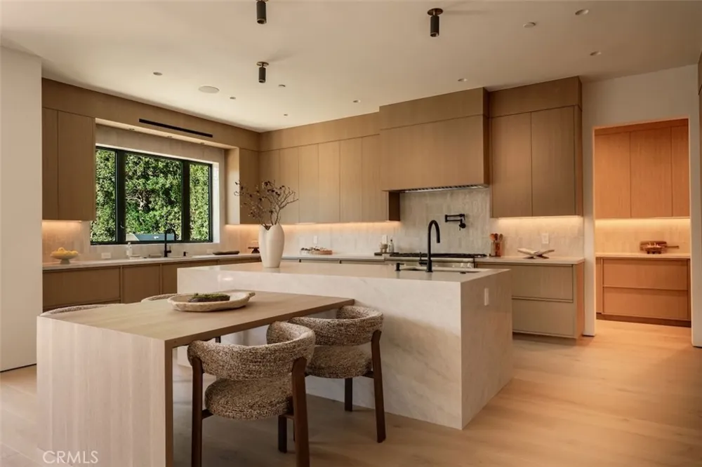 10433 Valley Spring Lane Toluca Lake, CA 91602