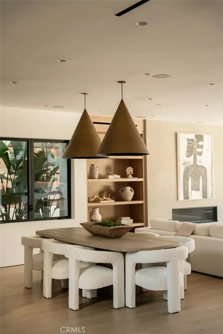 10433 Valley Spring Lane Toluca Lake, CA 91602