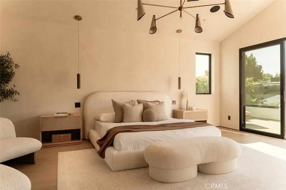 10433 Valley Spring Lane Toluca Lake, CA 91602