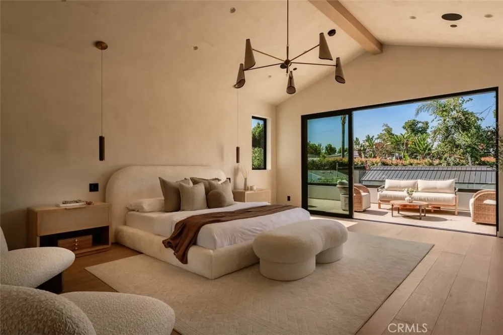 10433 Valley Spring Lane Toluca Lake, CA 91602