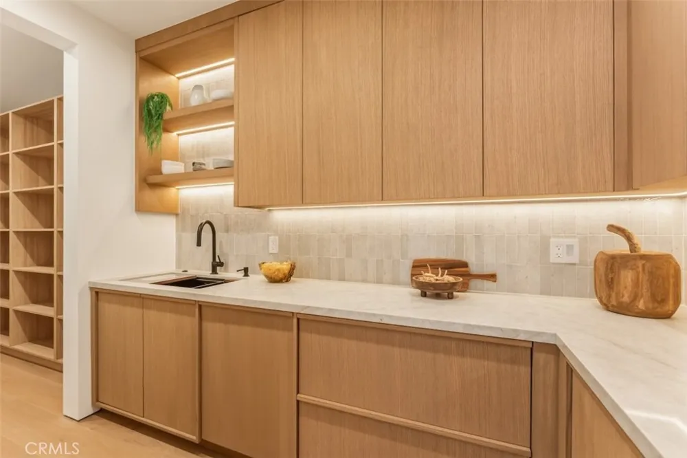 10433 Valley Spring Lane Toluca Lake, CA 91602