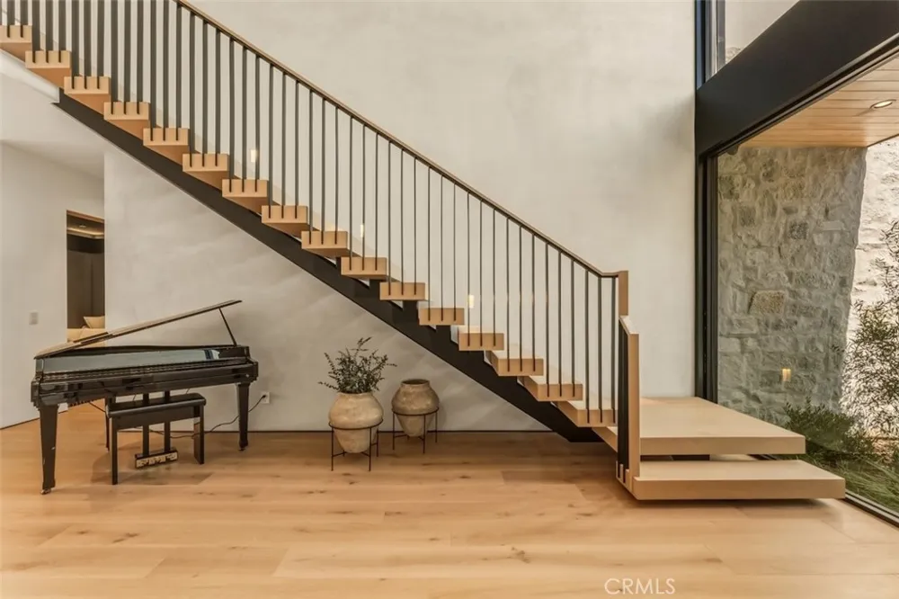 10433 Valley Spring Lane Toluca Lake, CA 91602