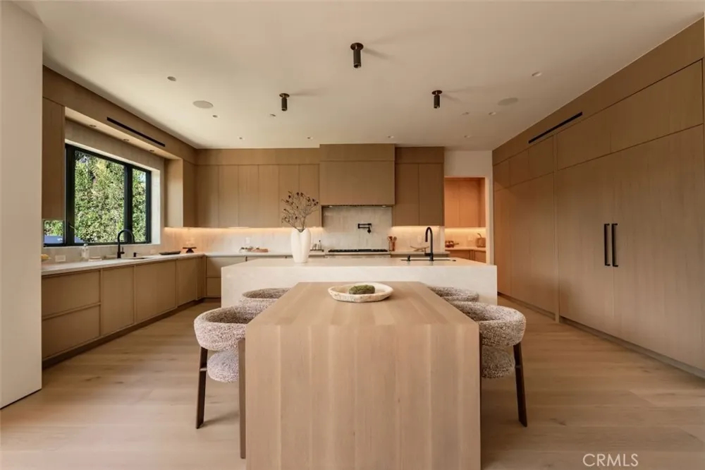 10433 Valley Spring Lane Toluca Lake, CA 91602
