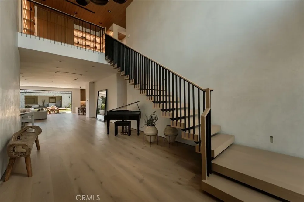 10433 Valley Spring Lane Toluca Lake, CA 91602