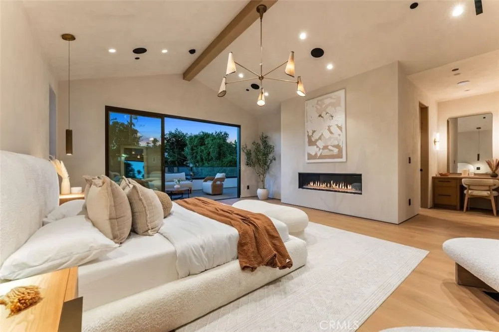 10433 Valley Spring Lane Toluca Lake, CA 91602