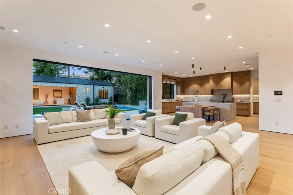 10433 Valley Spring Lane Toluca Lake, CA 91602