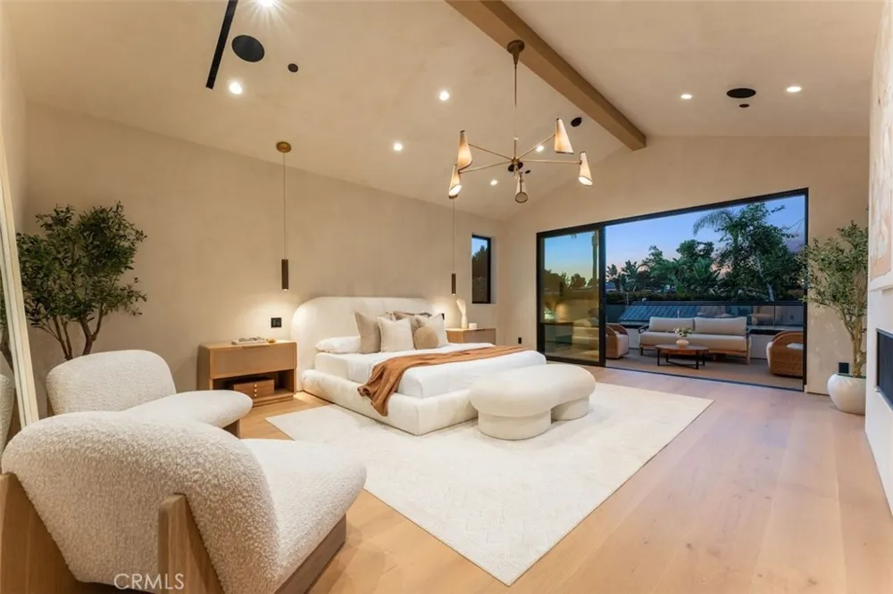 10433 Valley Spring Lane Toluca Lake, CA 91602
