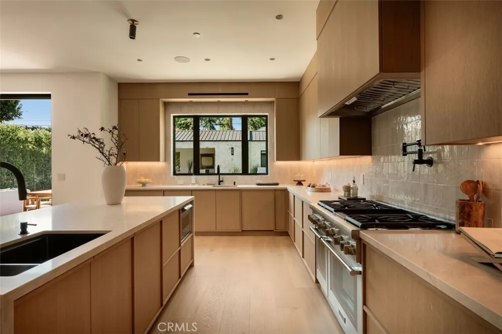 10433 Valley Spring Lane Toluca Lake, CA 91602