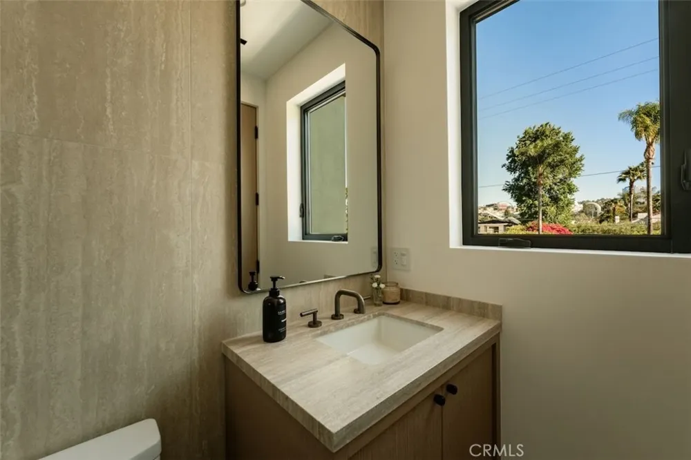 10433 Valley Spring Lane Toluca Lake, CA 91602
