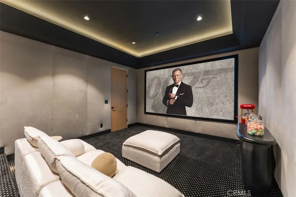 10433 Valley Spring Lane Toluca Lake, CA 91602