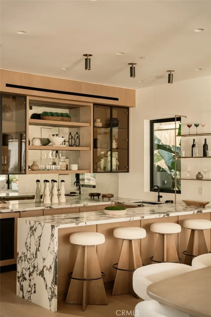 10433 Valley Spring Lane Toluca Lake, CA 91602