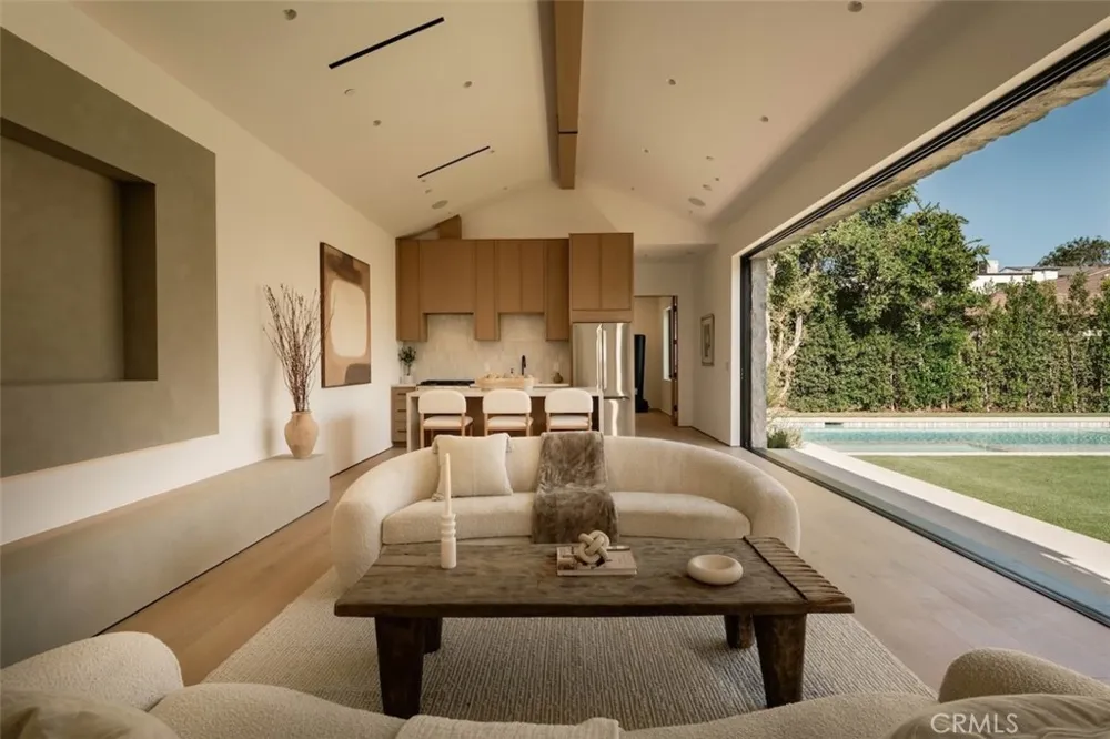 10433 Valley Spring Lane Toluca Lake, CA 91602