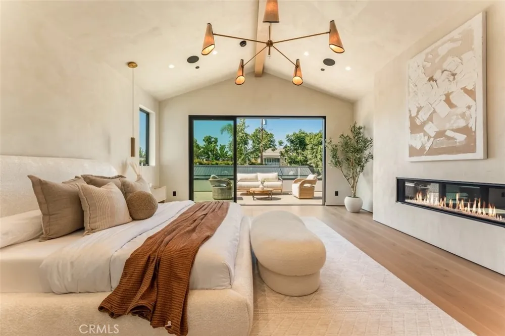 10433 Valley Spring Lane Toluca Lake, CA 91602