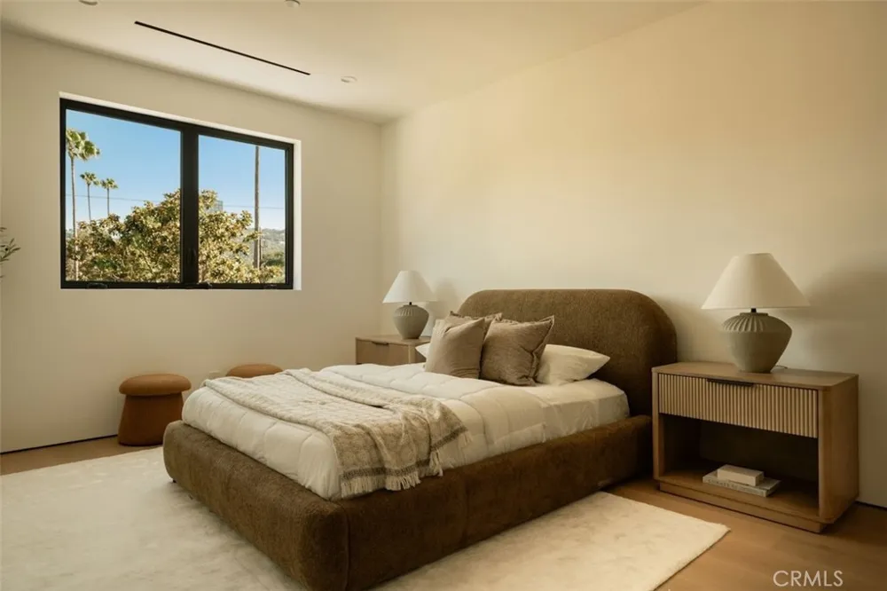 10433 Valley Spring Lane Toluca Lake, CA 91602