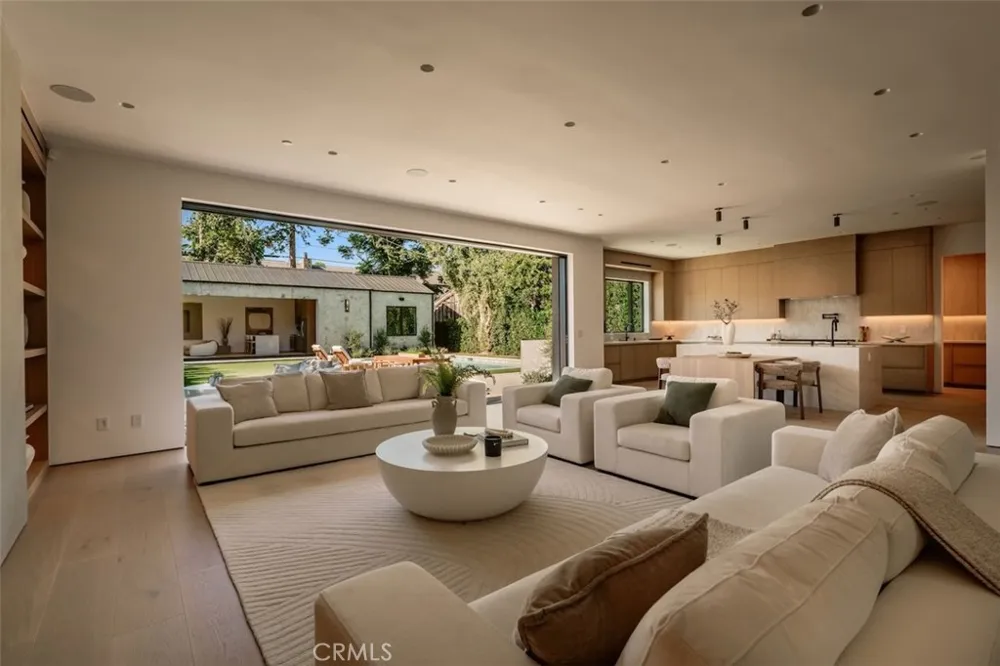 10433 Valley Spring Lane Toluca Lake, CA 91602