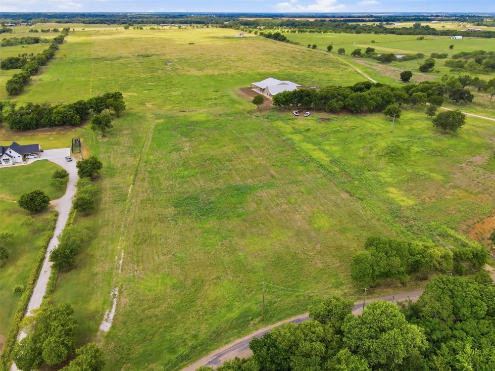 7005 CR-302 Grandview, TX 76050