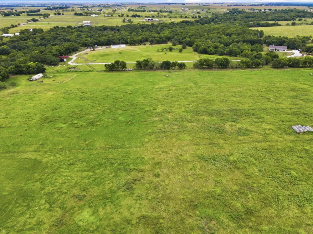 7005 CR-302 Grandview, TX 76050