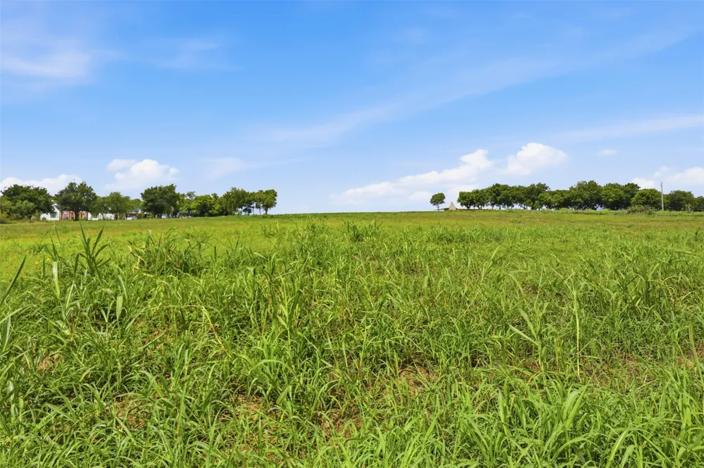 7005 CR-302 Grandview, TX 76050